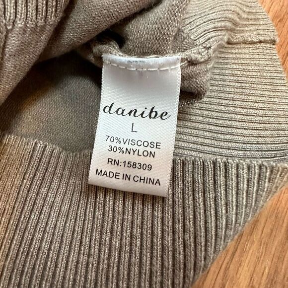 Danibe button down tan cardigan sweater size Large - Picture 13 of 13